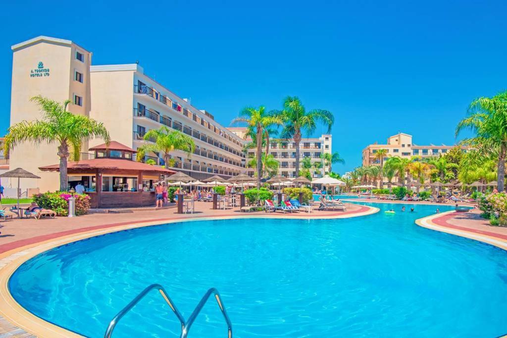 Готель Tsokkos Gardens 4*
